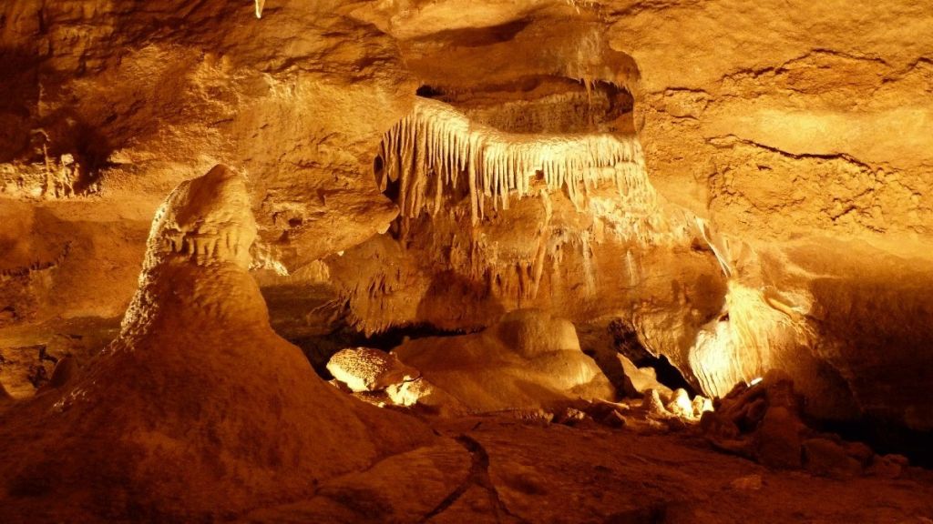 KONĚPRUSY CAVES